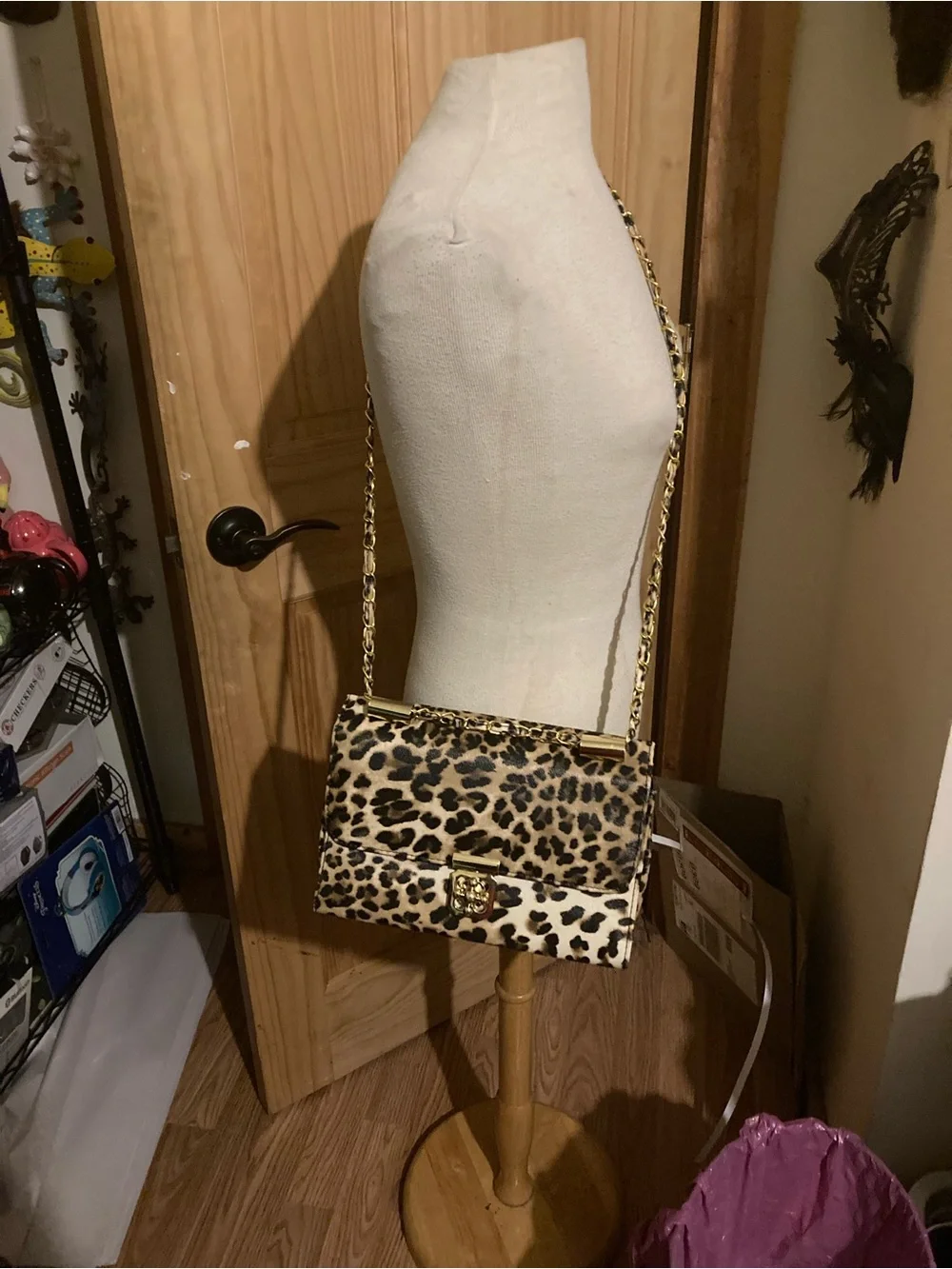 Leopard Print Chain Shoulder Bag with Gold Hardware - Picture 7 of 8